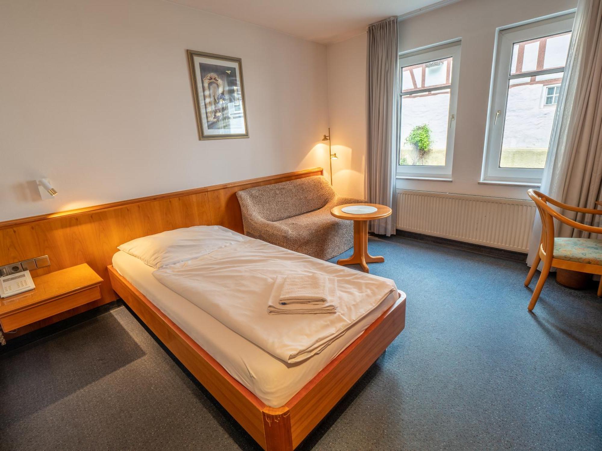Hotel Pflum Mit Gaestehaus Nuertingen Exterior photo